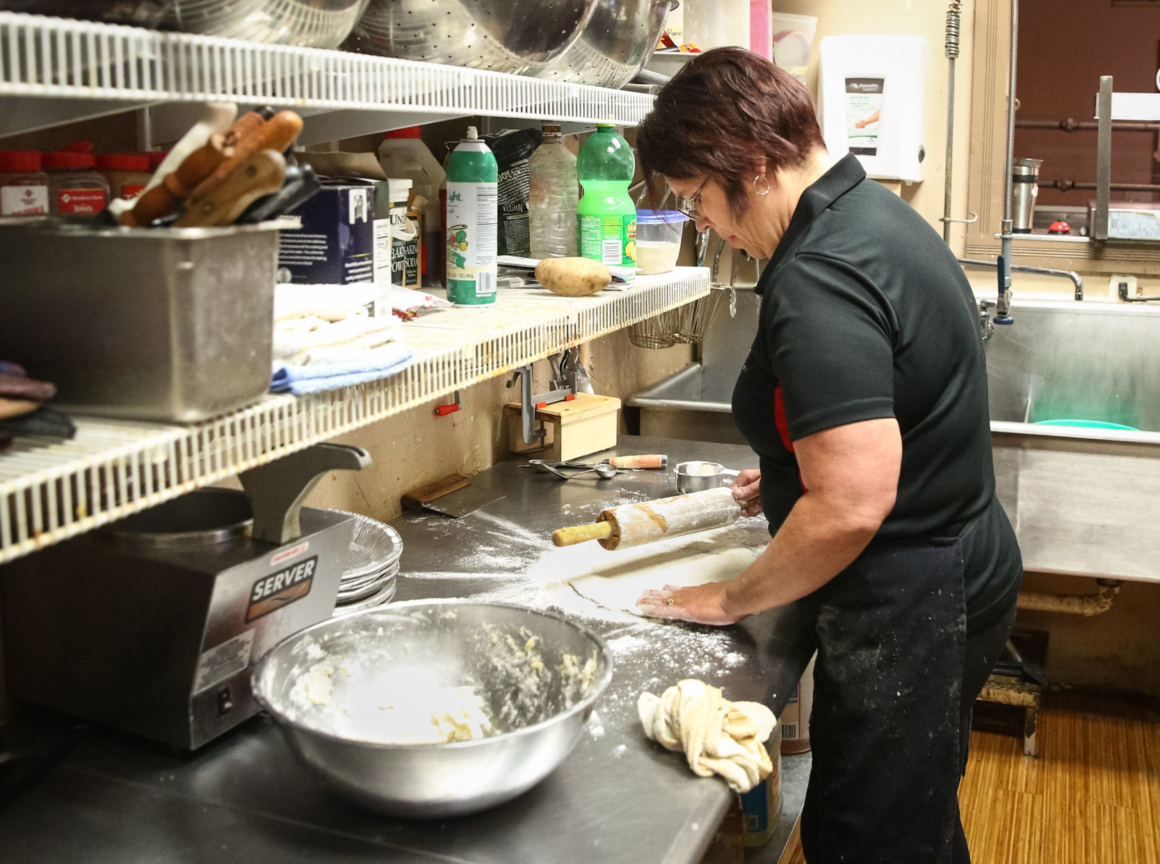 GG's Restaurant - pie making